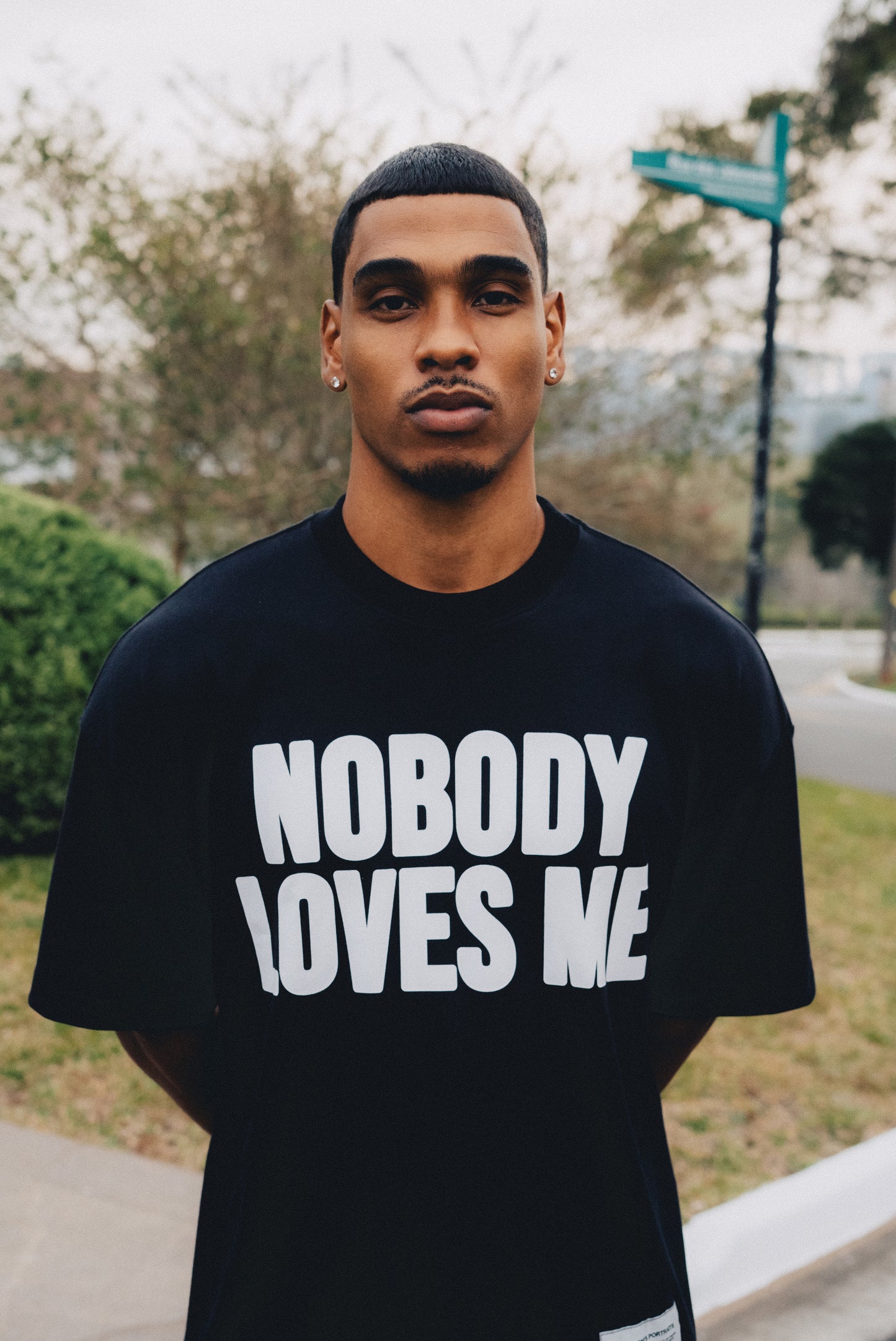 NOBODY LOVES ME LIKE JESUS BLACK T-SHIRT
