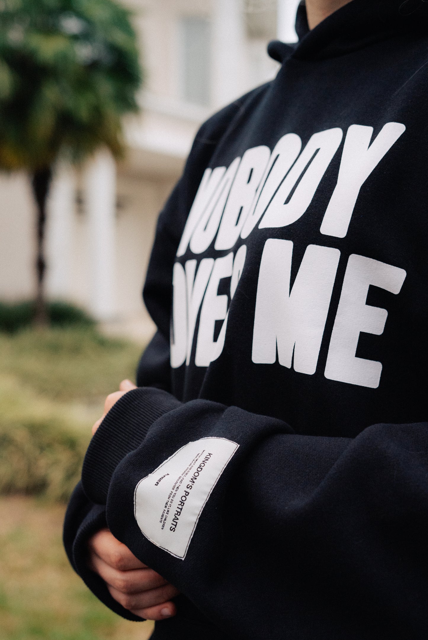 BLACK SWEATSHIRT NOBODY LOVES ME LIKE JESUS