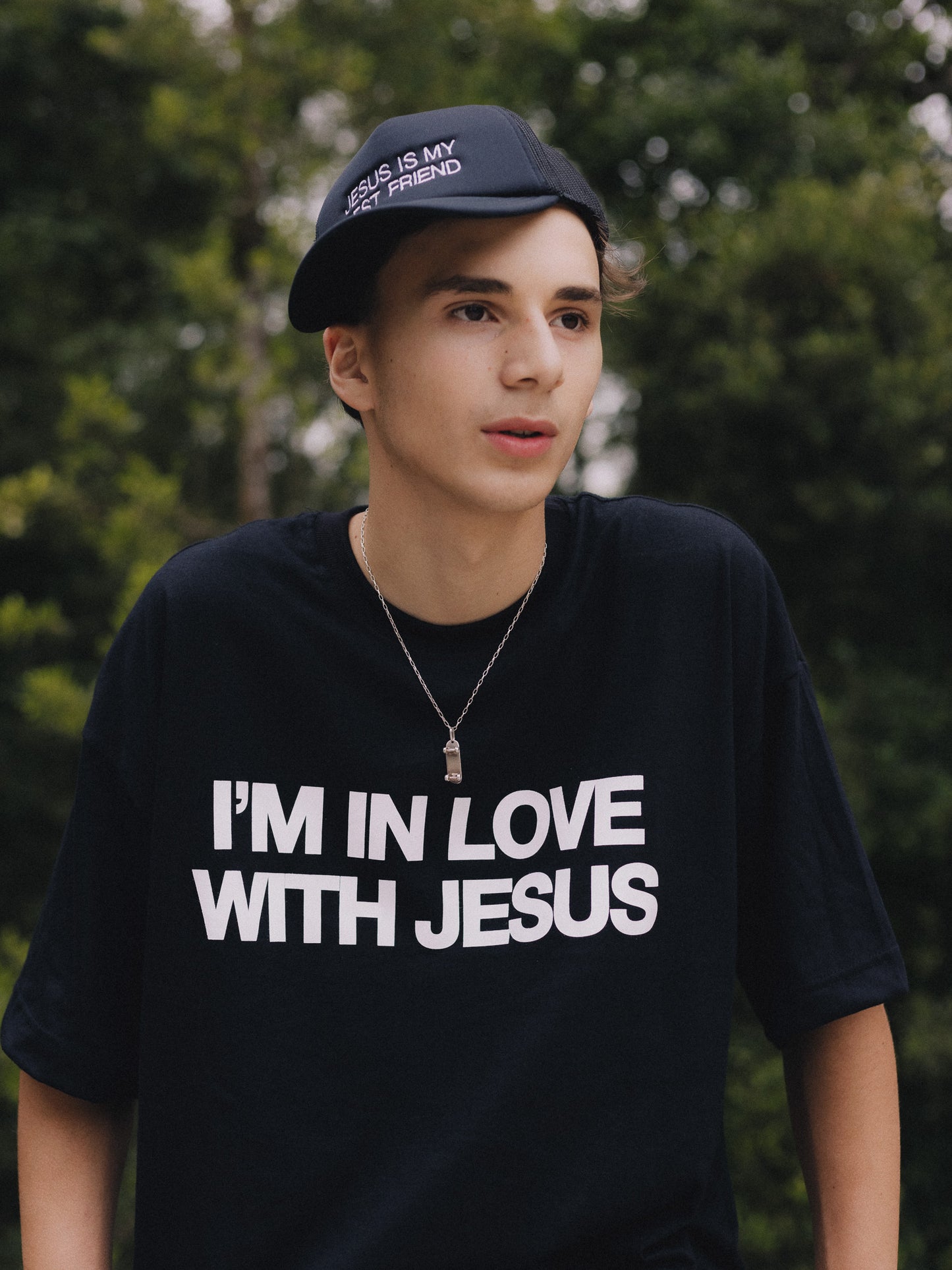 BLACK T-SHIRT IN LOVE WITH JESUS
