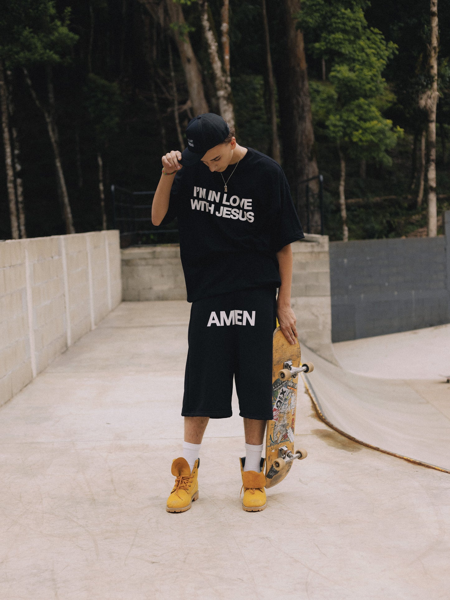 BLACK T-SHIRT IN LOVE WITH JESUS