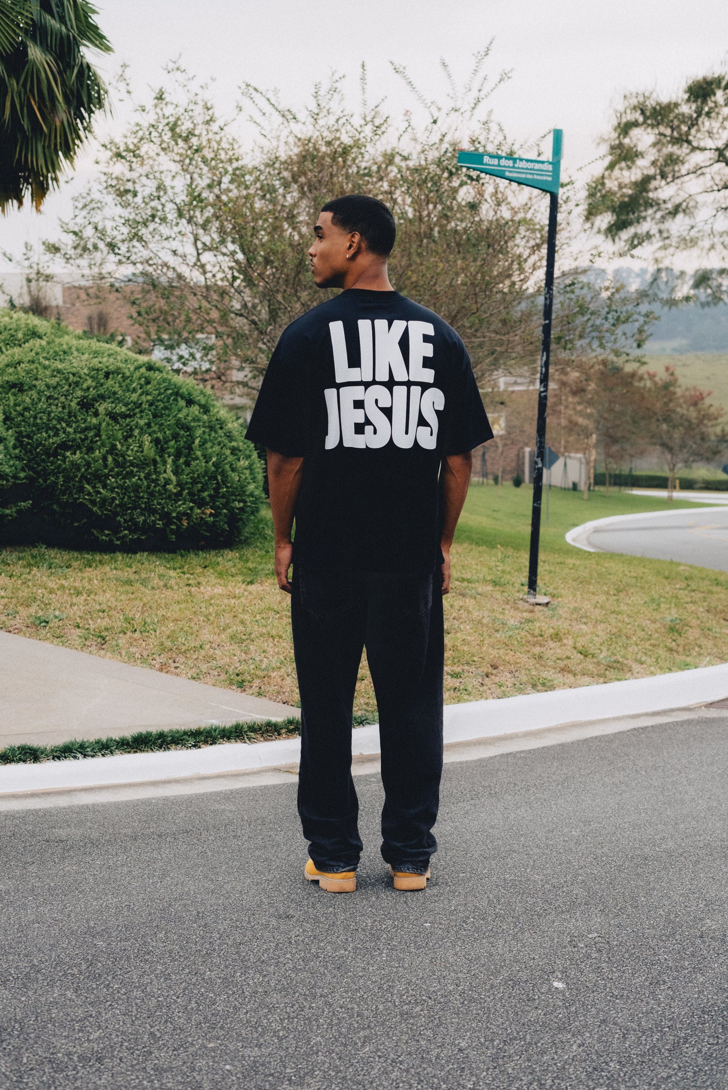 NOBODY LOVES ME LIKE JESUS ​​BLACK T-SHIRT