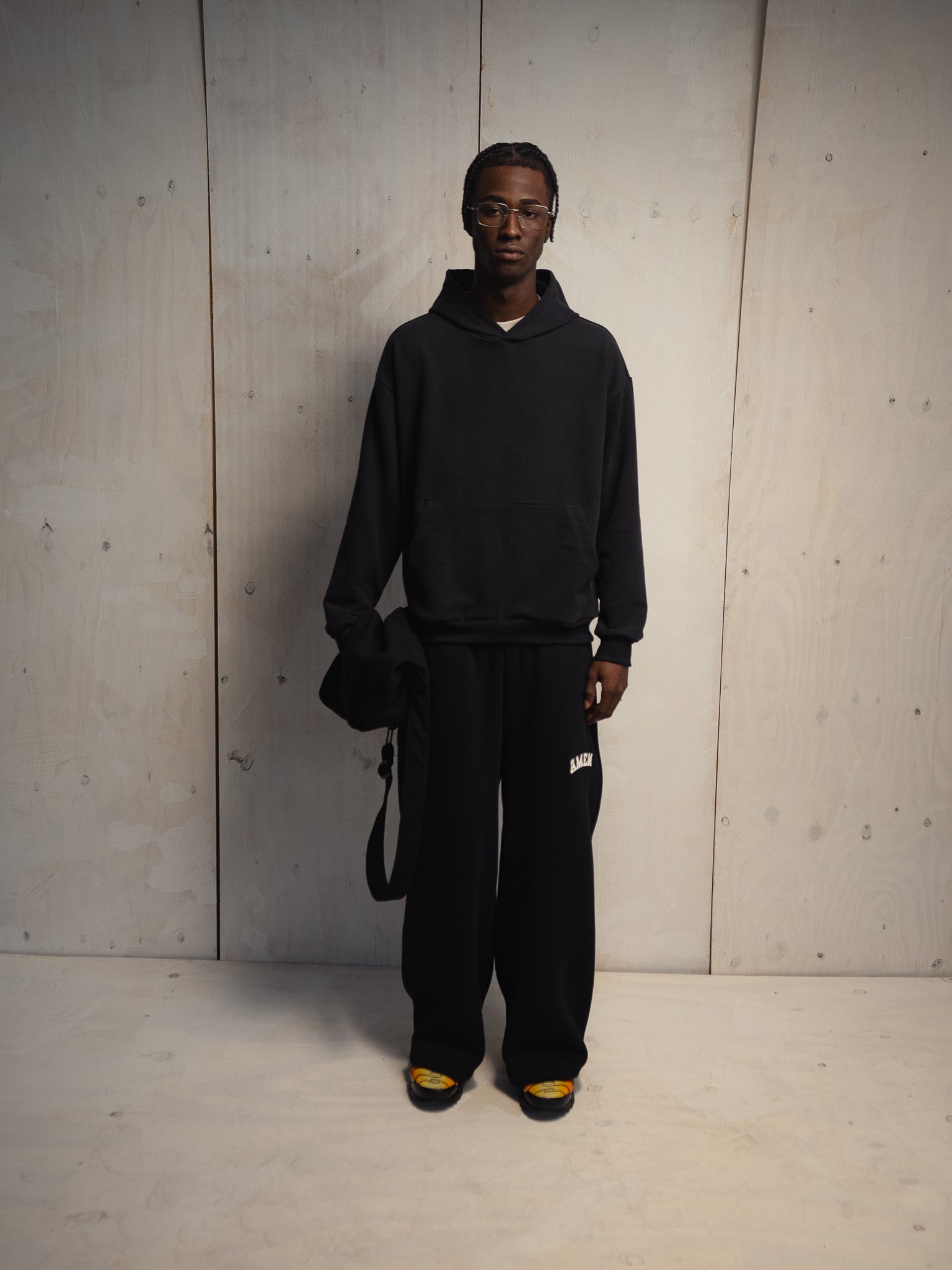 BLACK BAGGY SWEATSHIRT