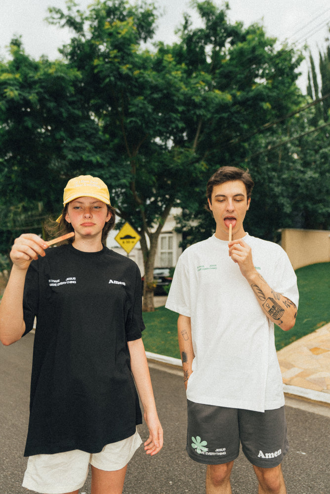 T-SHIRT I JUST NEED JESUS ​​OFF WHITE